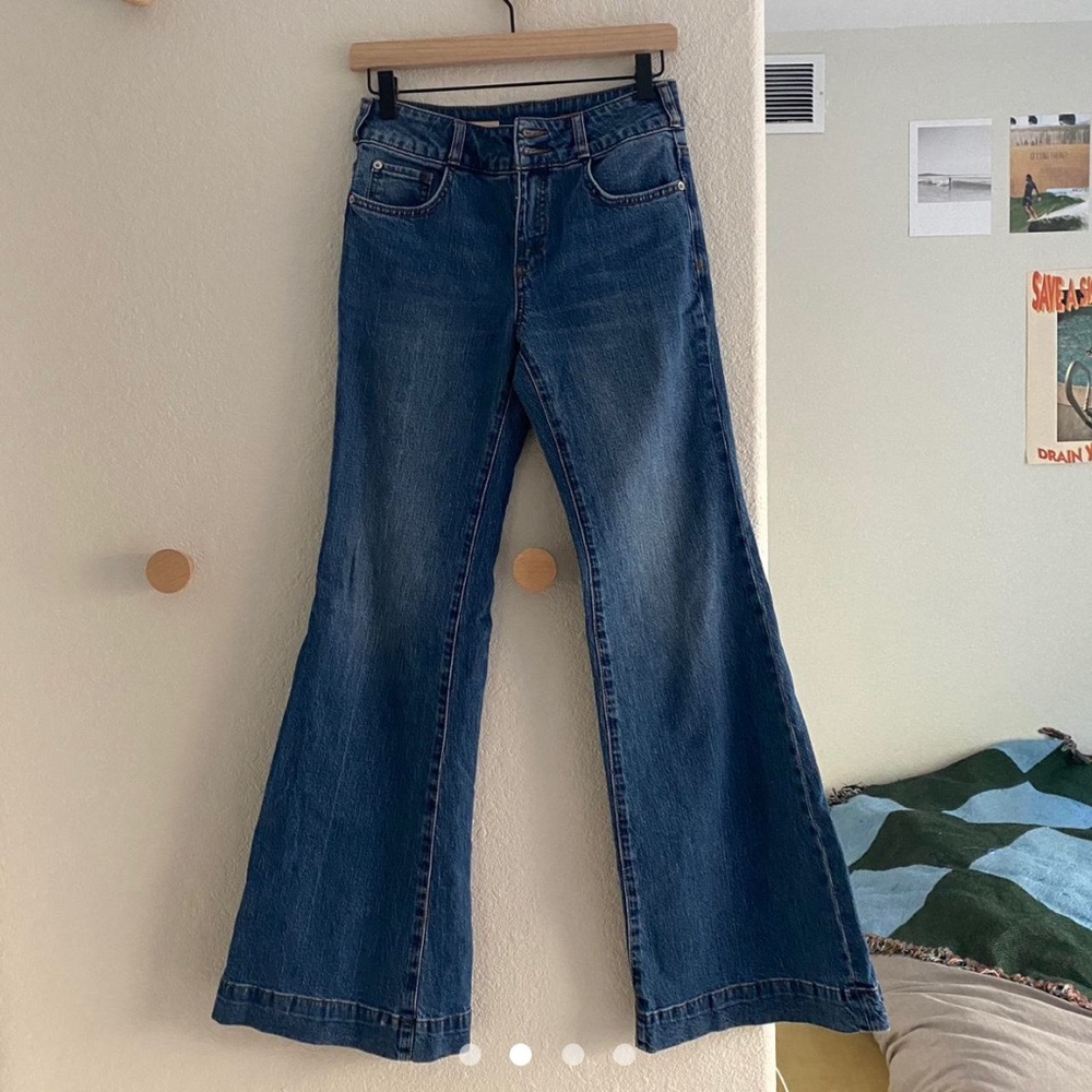 pilcro low waisted flare jeans
